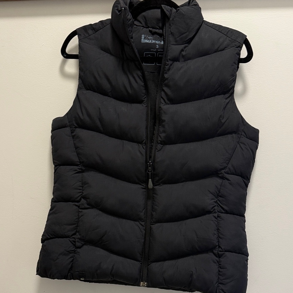 Elegant Black Puffer Vest for Women